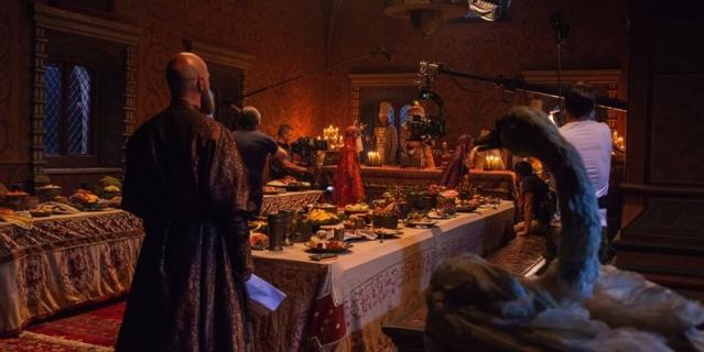Царские пиры воссоздавались в фильме очень детально.
