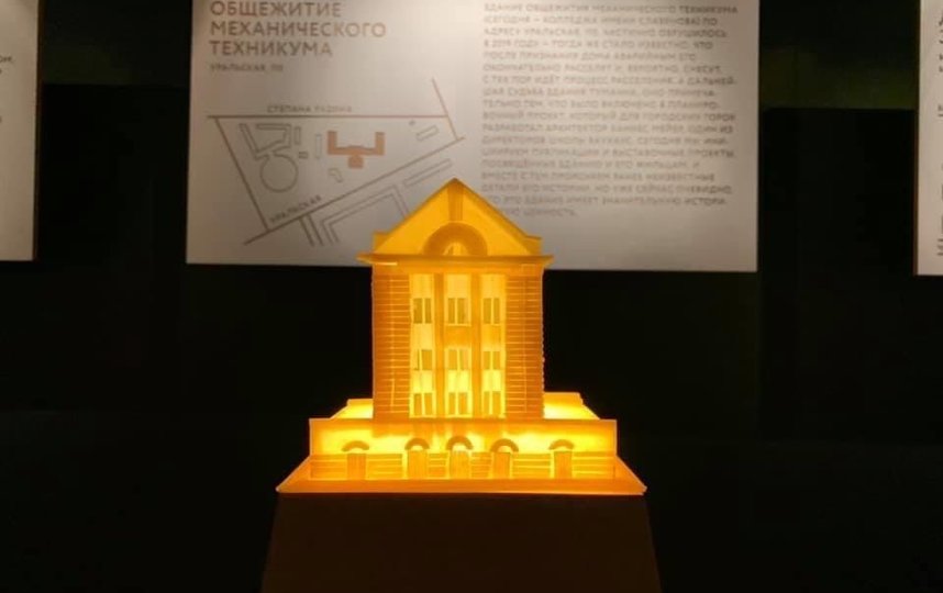 20 домов хотели запечатлеть в пасте организаторы выставки, но пока Сергей Пахомов успел сделать только половину. Фото Александр Белобородов