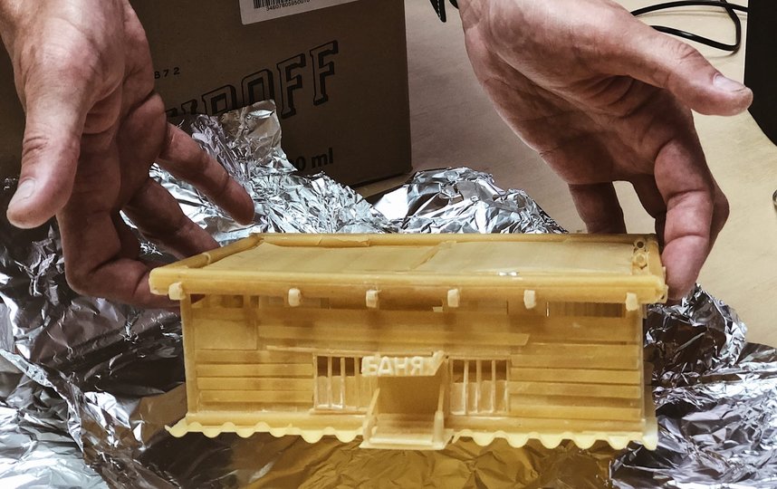 По словам "паста-скульптора", подбор "стройматериала" шёл по принципу цена – качество – никаких предпочтений по странам-производителям или маркам у него нет. Фото Сергей Пахомов