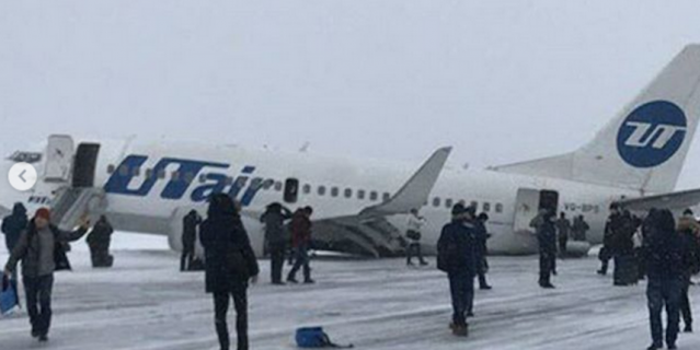 Пассажирский Boeing совершил жесткую посадку в аэропорту Усинска в Республике Коми.
