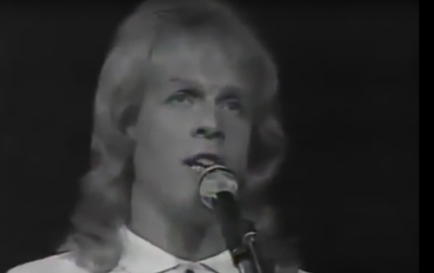 Певец Крис Кельми. Фото Скриншот Youtube