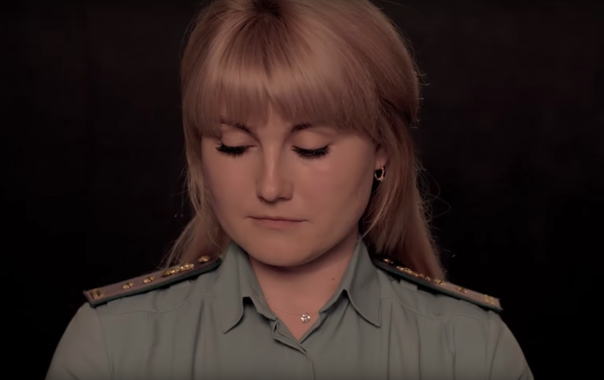 Сотрудница службы судебных приставов из Иркутска. Фото Скриншот/ УФССП России по Иркутской области, Скриншот Youtube