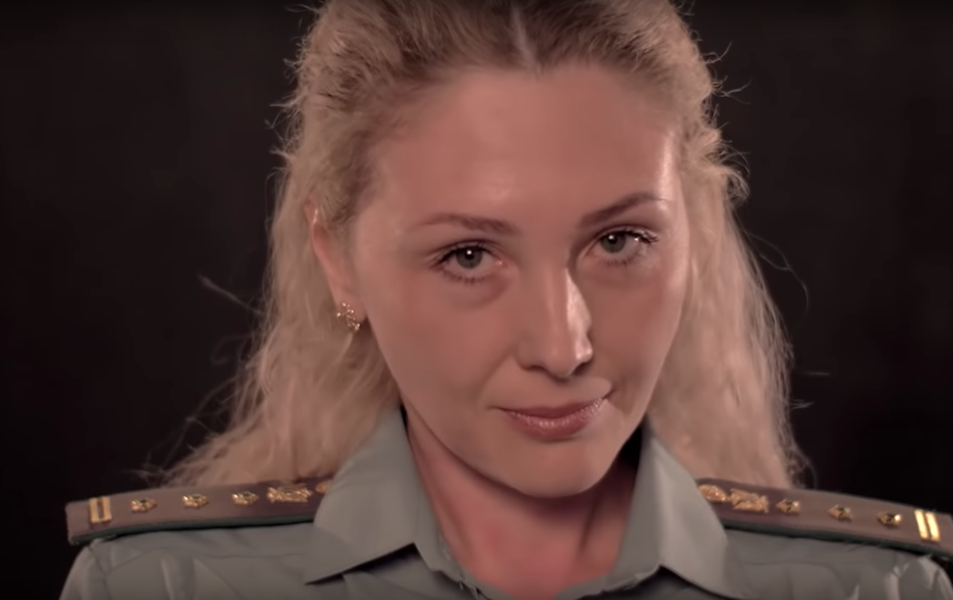 Сотрудница службы судебных приставов из Иркутска. Фото Скриншот/ УФССП России по Иркутской области, Скриншот Youtube