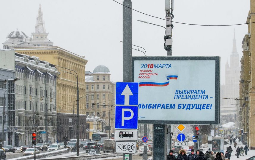Президента досрочно избрали уже 10 тысяч россиян. Фото AFP