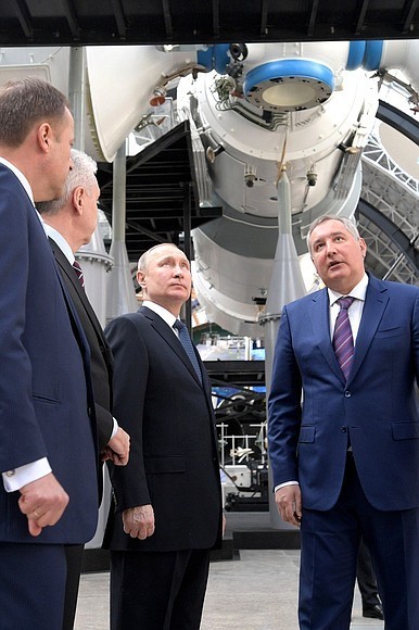 В ходе посещения павильона «Космос» на ВДНХ. Фото kremlin.ru