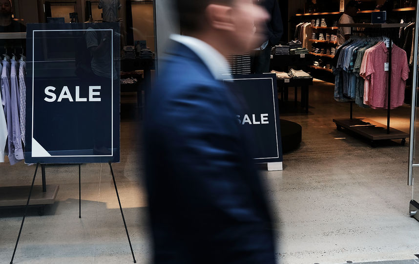 В преддверии новогодних распродаж в Роспотребнадзоре рассказали, как избежать обмана, покупая товар по акции со скидкой. Фото Getty