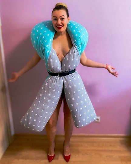 Флешмоб #pillowchallenge и #quarantinepillowchallenge. Фото Скриншот Instagram/liliyaemelyanova_