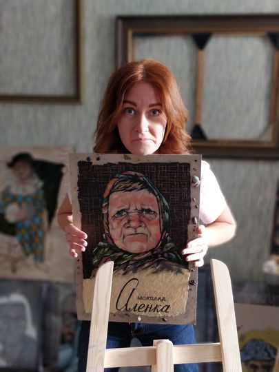 Катерина Нежурина и её картины. Фото Тамара Воробьёва