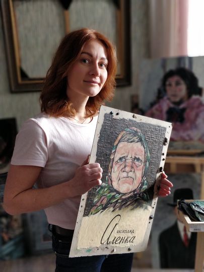 Катерина Нежурина и её картины. Фото Тамара Воробьёва