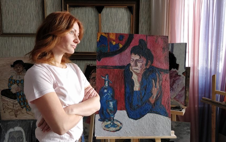 Катерина Нежурина и её картины. Фото Тамара Воробьёва
