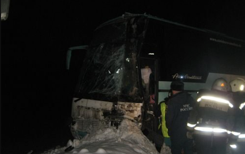 Автобус с 48 пассажирами перевернулся в Нижегородской области