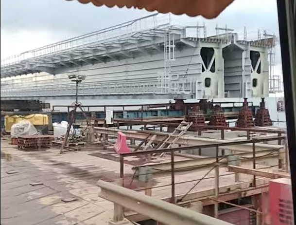В Керченский пролив обрушился пролёт Крымского моста. Фото Скриншот , Скриншот Youtube