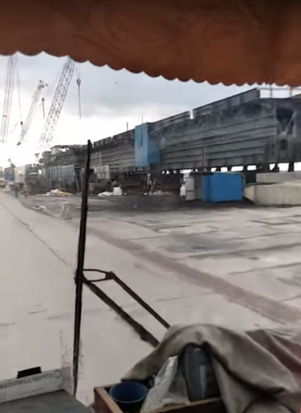 В Керченский пролив обрушился пролёт Крымского моста. Фото Скриншот , Скриншот Youtube
