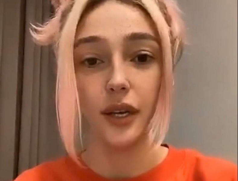 Настя Ивлеева дозванивается до лидера группы Little Big. Фото скриншот instagram.com/_agentgirl_