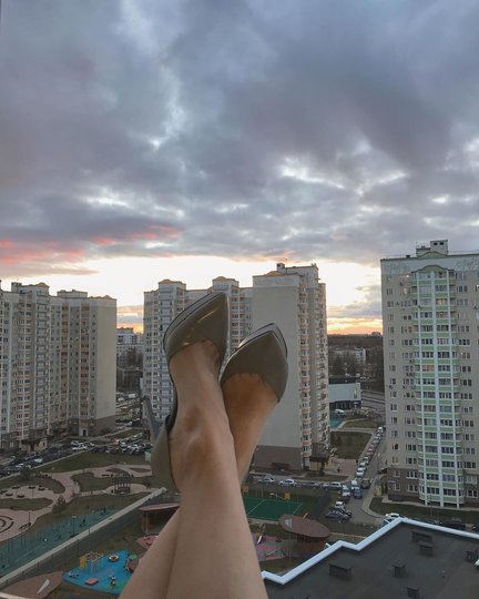 Флешмоб #туфлинапрогулке. Фото Скриншот Instagram/esk_lena