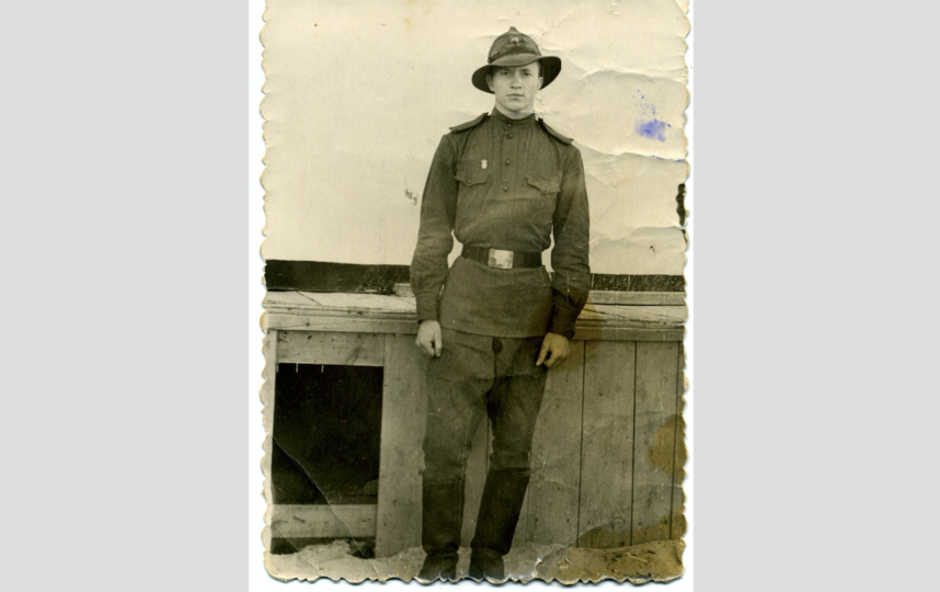 Байконур, 1963 год. 43-я площадка, где прошли мои молодые годы. Служба проходила в стартовой команде по испытанию межконтинентальных баллистических ракет. Я имел 10-минутную готовность. За 10 минут до старта ракеты уходил в бункер. Фото Читатель Metro Анатолий.