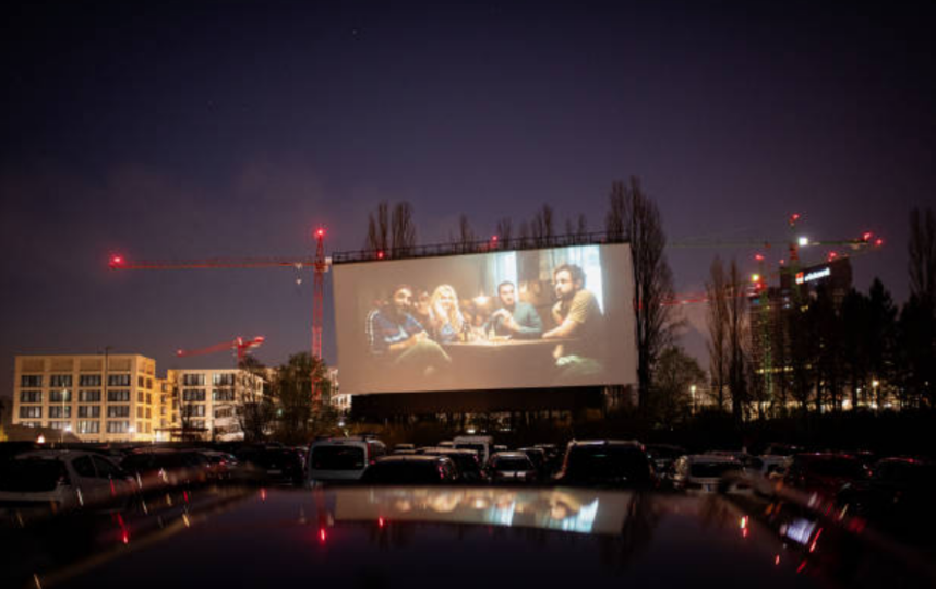 Кино из окна авто: в России откроются сразу шесть кинотеатров для автомобилистов