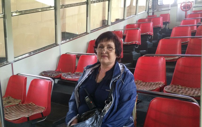 Наталья переживает, что сейчас на фуникулёре стало меньше пассажиров. Фото Зинаида Мишина