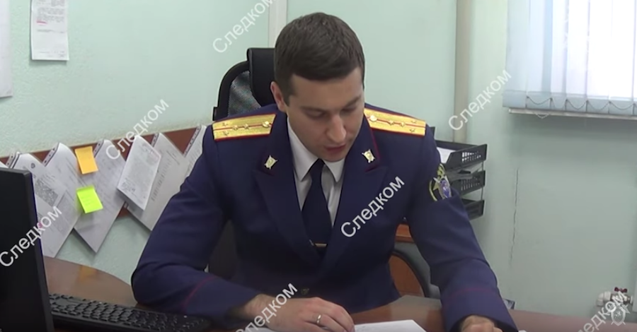 Следователь ведёт допрос подозреваемого. Фото Скриншот Youtube/watch?v=a2tJqGoCyiQ