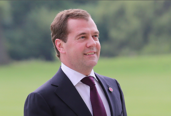 Медведев впервые ответил на обвинения о коррупции