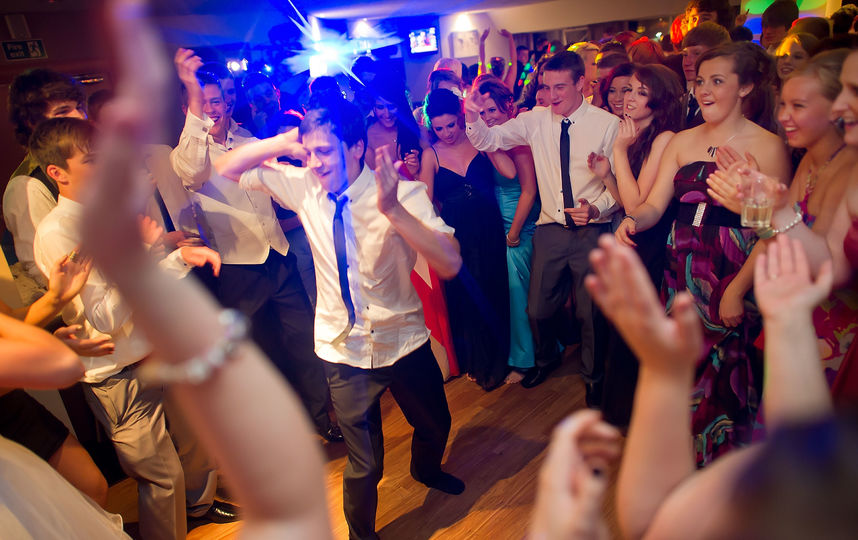 Подчёркивается, что пенсию по молодости следует начислять только неработающим гражданам. Фото Getty