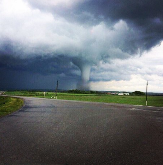 Ураган (смерч) в Татарстане. 1 июня 2017 года. Фото instagram/emil_87654
