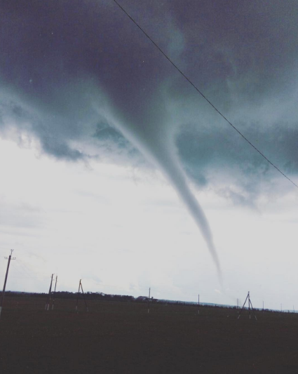 Ураган (смерч) в Татарстане. 1 июня 2017 года. Фото Instagram/_angelina_la__