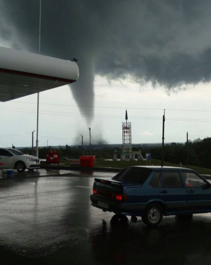 Ураган (смерч) в Татарстане. 1 июня 2017 года. Фото Instagram/ruslan_sh_