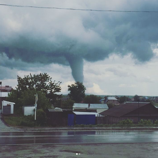 Ураган (смерч) в Татарстане. 1 июня 2017 года. Фото Instagram/makar_uhar