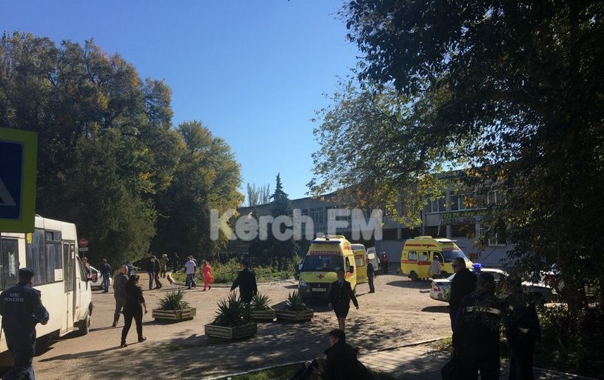 Очевидец взрыва и стрельбы в керченском колледже: В городе настоящая паника