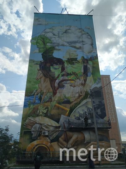 Так работа Димы Фатума выглядит издалека. Фото Ольга Кабанова, "Metro"