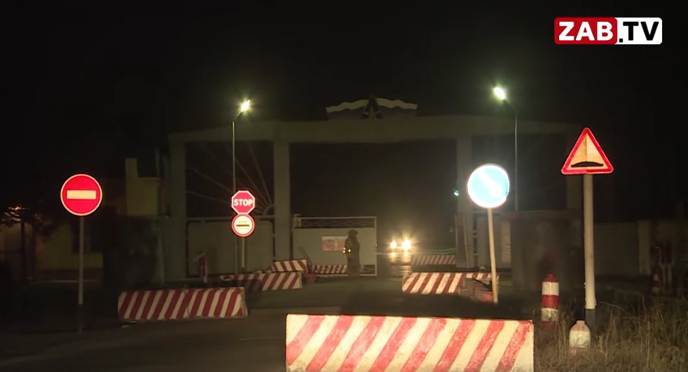 Стрельба в воинской части 54160 в Забайкалье произошла вечером 25 октября. Фото скриншот youtube.com/watch?v=WzpLu7-OLy8