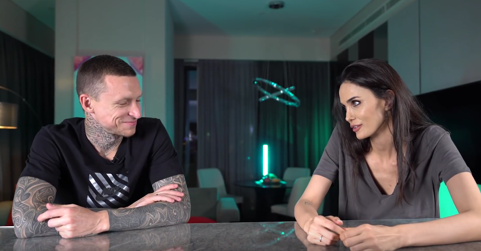 Павел и Алана Мамаевы. Фото скриншот: youtube.com/watch?v=DY_xn-VtJ3s&feature=youtu.be