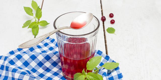 Морс из клюквы и имбиря.