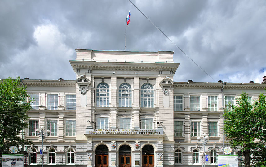 Главный корпус ТПУ. Фото Wikipedia/Павел Андрющенко.