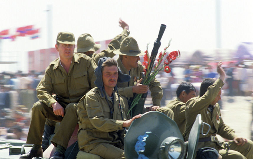 С 15 мая 1988 года начался поэтапный вывод ограниченного контингента советских войск из Афганистана. Фото РИА Новости