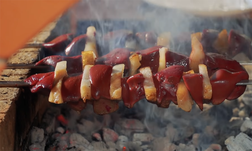 Шашлык из печени. Фото Канал "Сталик Ханкишиев", Скриншот Youtube