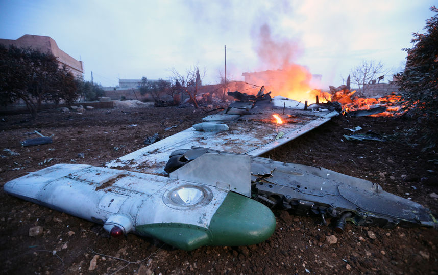 Российский штурмовик Су-25, который сбили террористы. Роман Филипов успел катапультировался, он принял бой на земле. Фото AFP