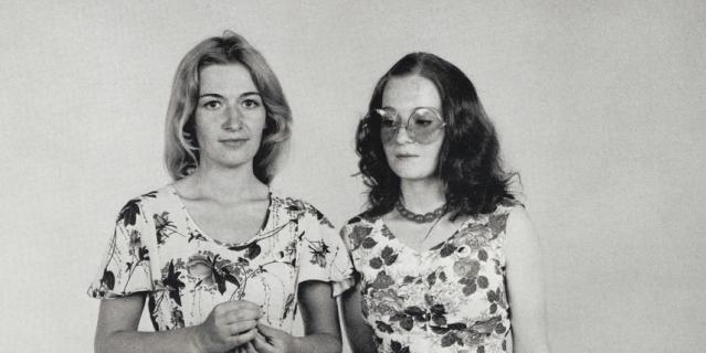 Блондинка – Светлана Жаворонкова, брюнетка – её сестра Римма.