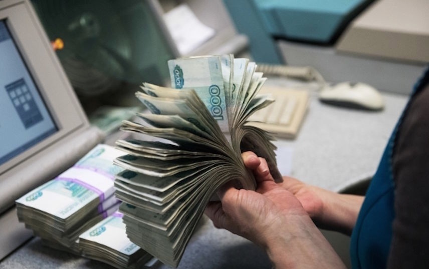 Приставы назвали объём задолженностей россиян