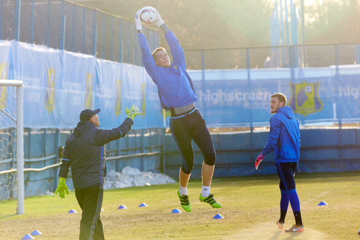Тренировка футболистов "Ростова" перед матчем с "Манчестер Юнайтед". Фото fc-rostov.ru