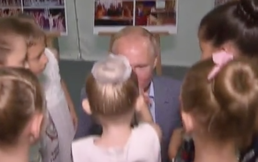 Балерина, которой поцеловал руку Путин, поделилась впечатлениями от встречи с президентом