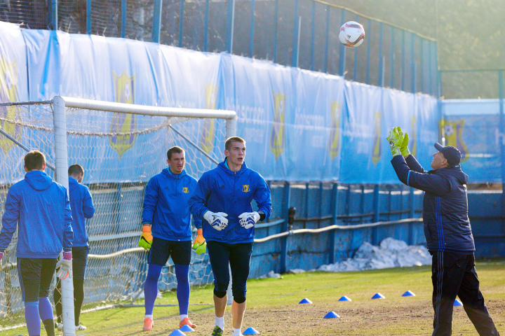 Тренировка футболистов "Ростова" перед матчем с "Манчестер Юнайтед". Фото fc-rostov.ru