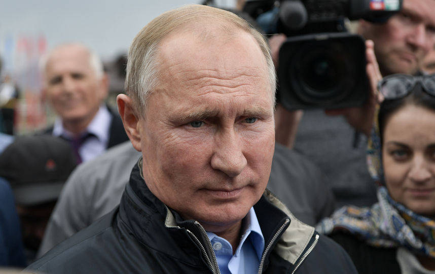 Путин во время поездки в Дагестан сдержал обещание 20-летней давности и выпил стопку
