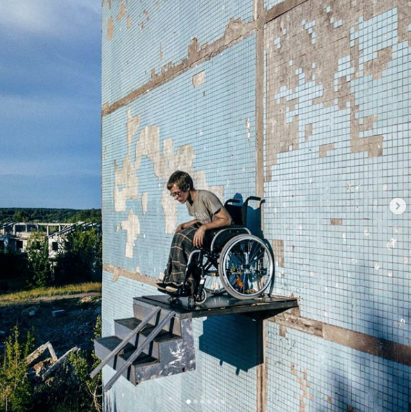 Самарский художник, устраивающий перформансы на высоте, высказался на тему проблем инвалидов