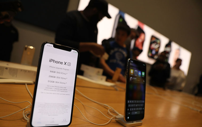 Первый день продаж новой линейки iPhone в США. Фото AFP