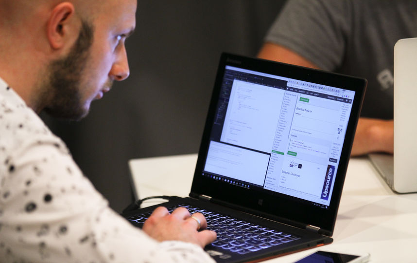 Соседские чаты – простор для обсуждений. Фото Василий Кузьмичёнок