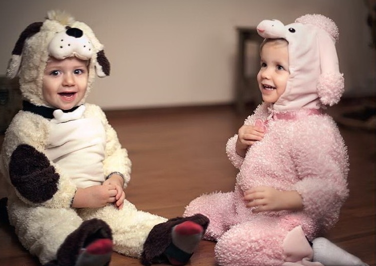 Артём и Марта в новогодних костюмах, когда им было почти по 2 года. Фото предоставил агент Арбениной