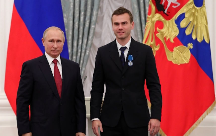 Владимир Путин вручил награды тренерскому составу и футболистам национальной сборной. Фото РИА Новости