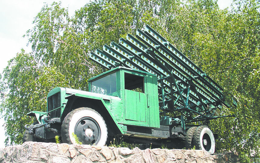 Памятник "катюше" в Кировограде, городе, где прошло детство Г. Э. Лангемака. Фото Александр Глушко
